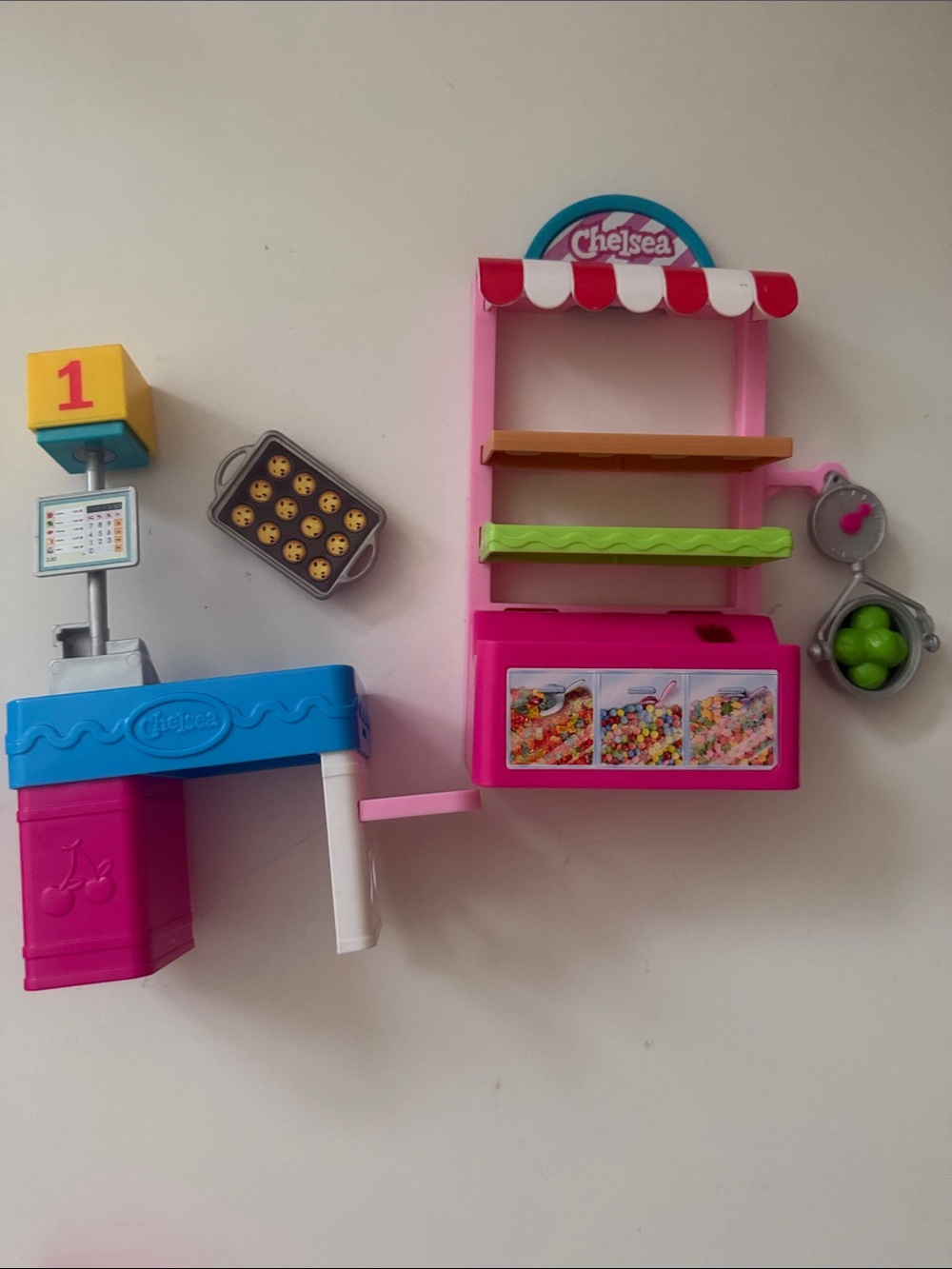 Mattel Barbie Chelsea Pink & Blue Play Market Stand